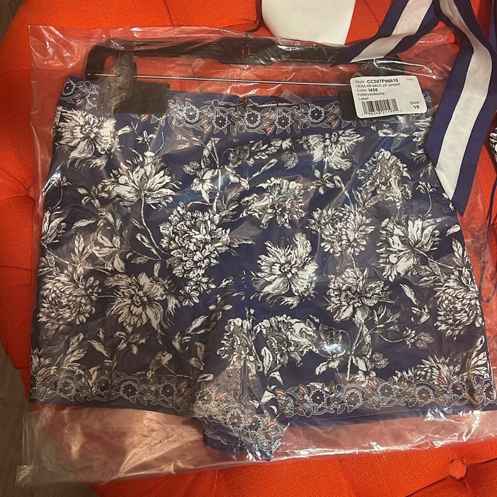 Alice + Olivia Navy and White Floral Playsuit - Picture 4 of 8